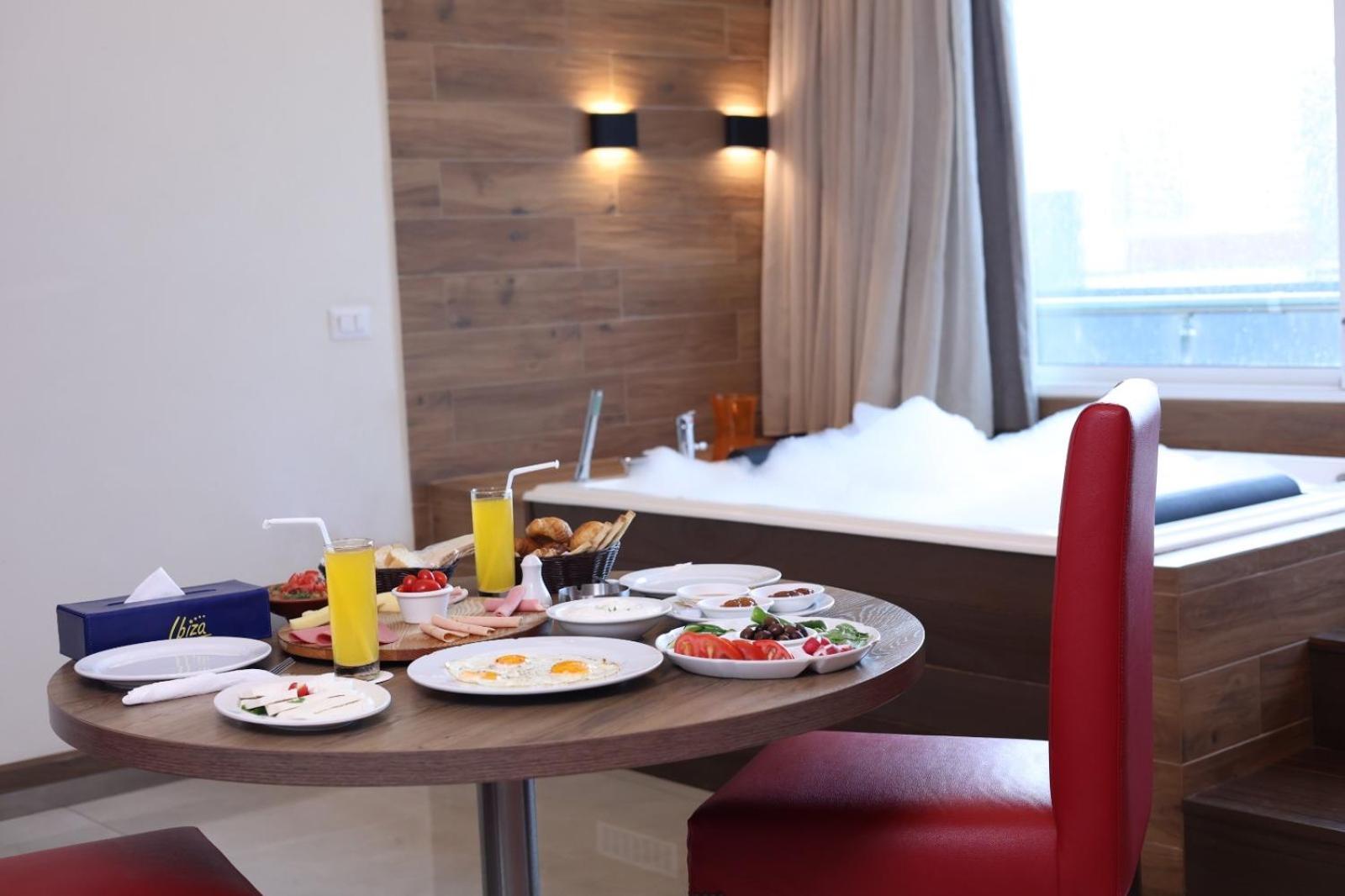 Ibiza Hotel Jounieh Esterno foto