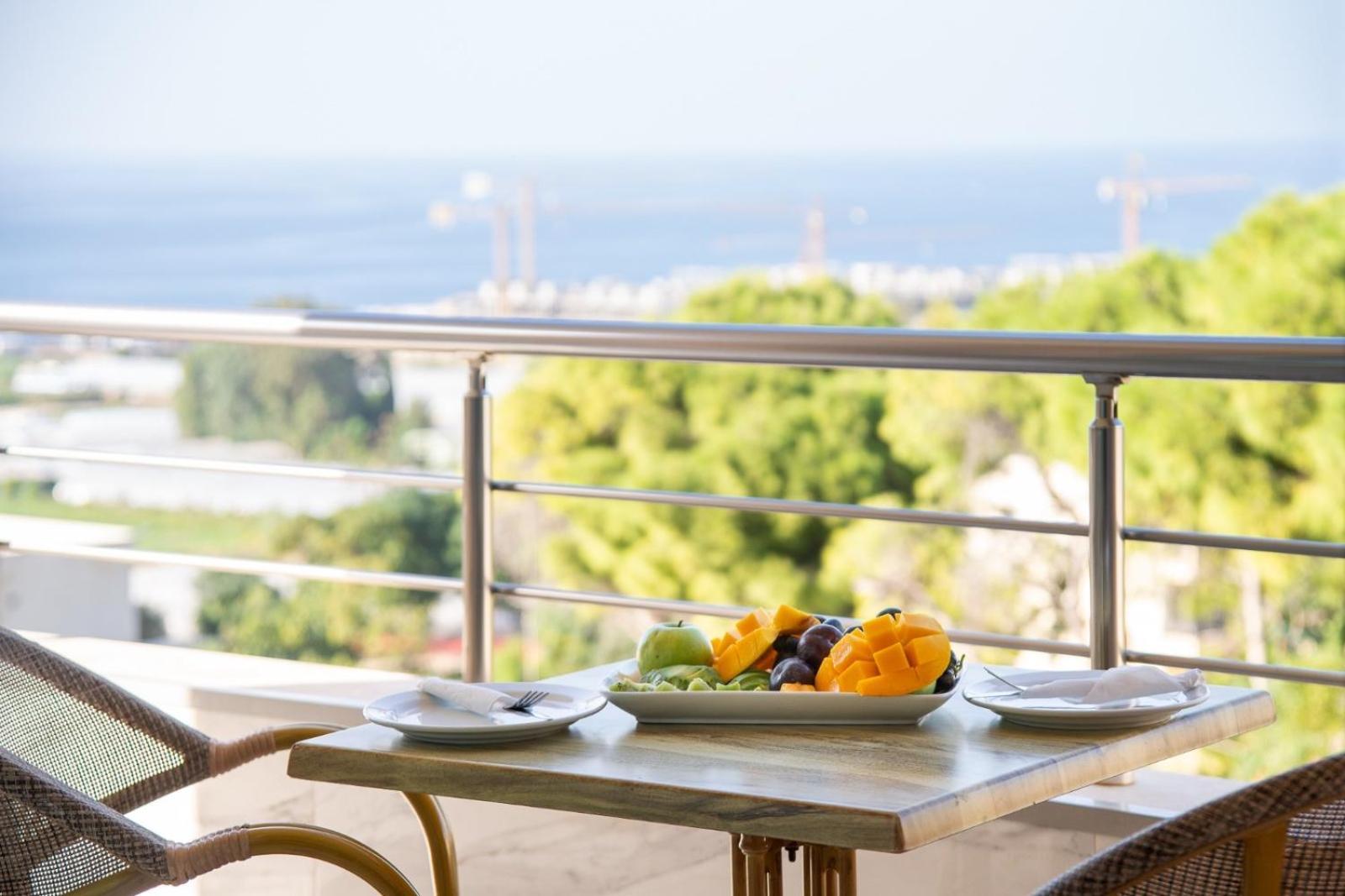 Ibiza Hotel Jounieh Esterno foto