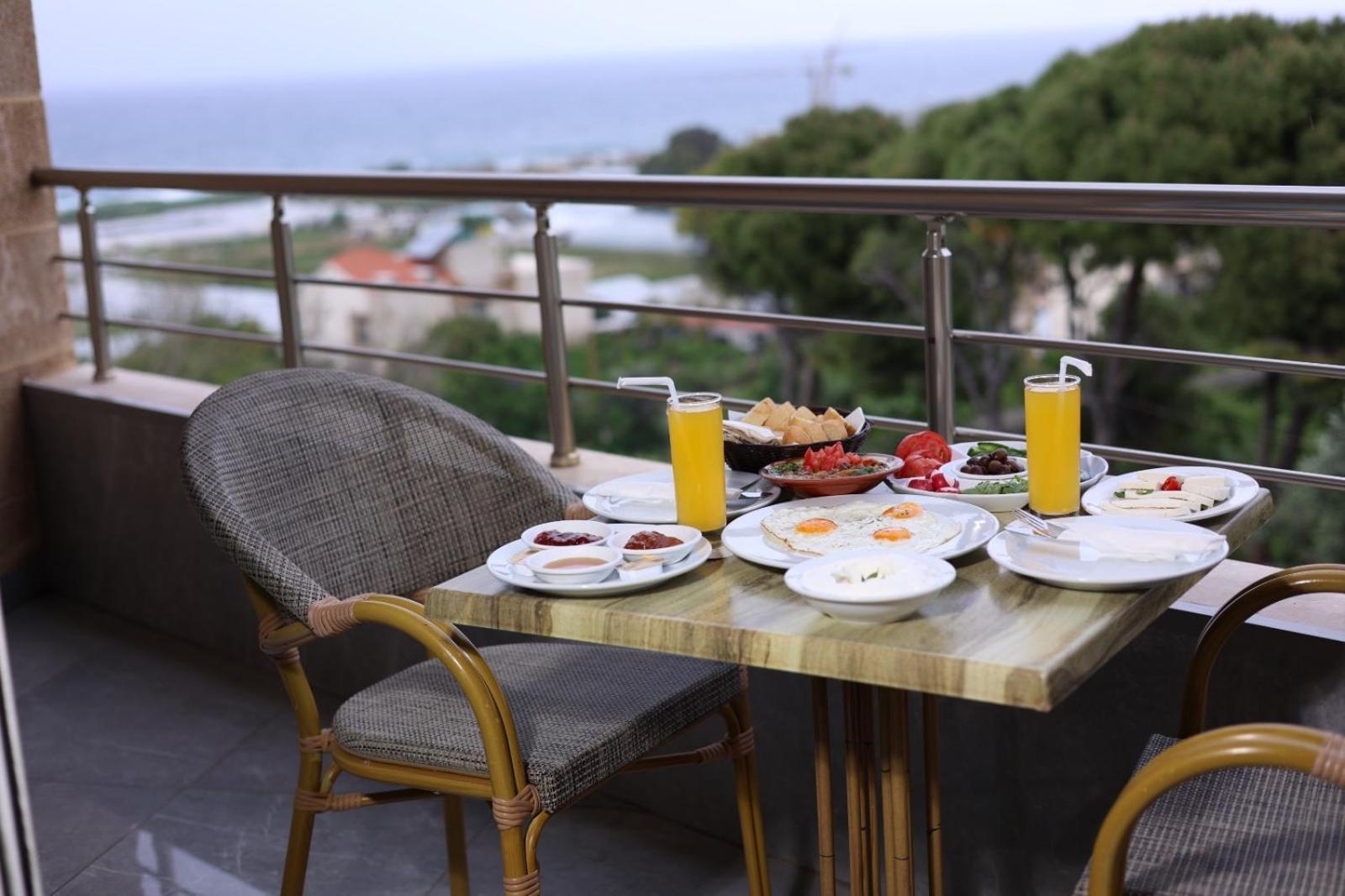 Ibiza Hotel Jounieh Esterno foto