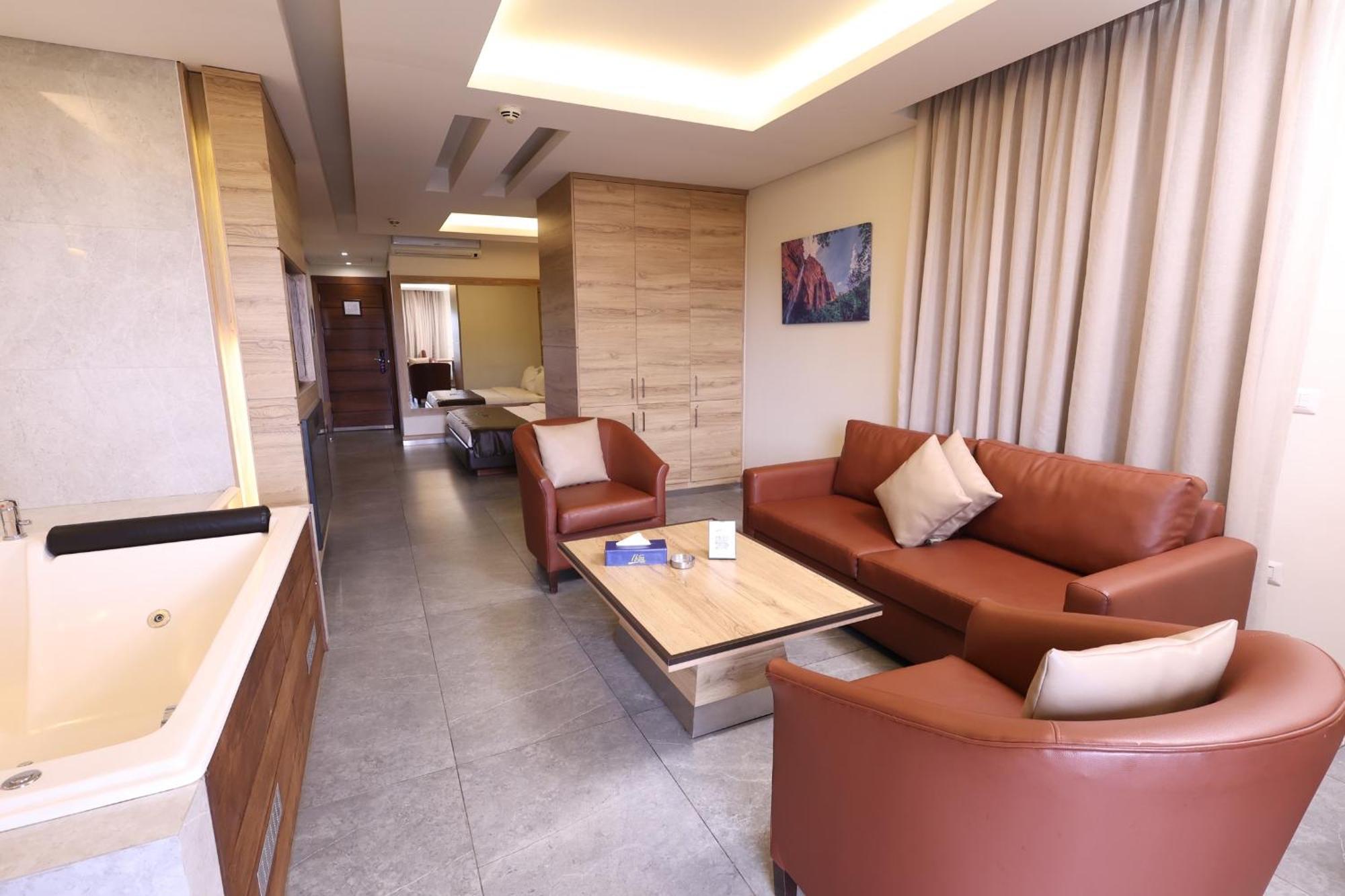 Ibiza Hotel Jounieh Esterno foto