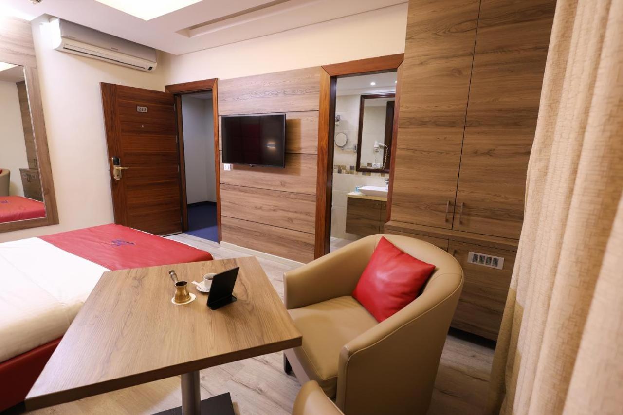 Ibiza Hotel Jounieh Esterno foto